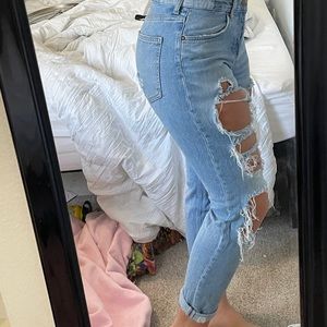 RIPPED JEANS